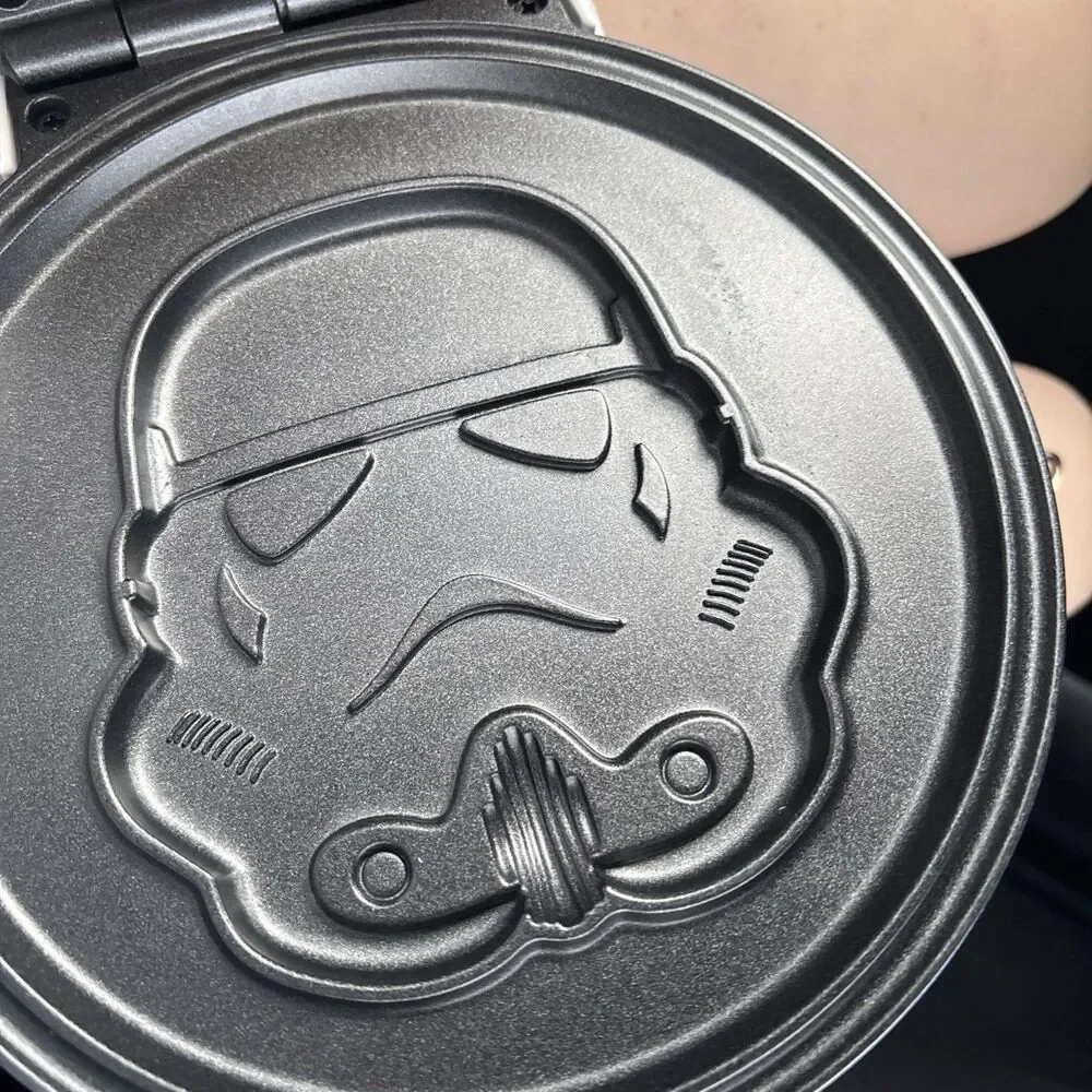 NIB Disney Star Wars Storm Trooper Waffle Iron Maker New New Electric White
